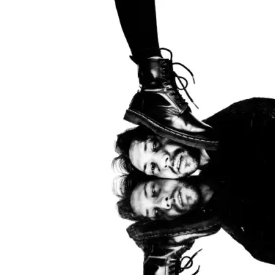 МОЛОДОСТЬ ВНУТРИ / Без-конечность